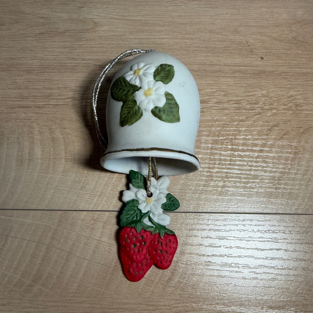 Vintage 1981 Jasco Strawberry Porcelain Bell Ornament White Floral Cottagecore - Picture 2 of 4